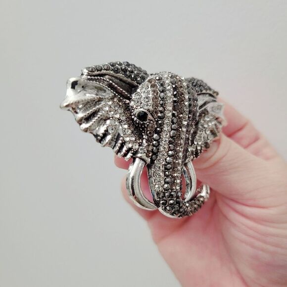 Brand New 2 In 1 Grey Silver Elephant Rhinestone Brooch Pin & Pendant - Picture 5 of 10